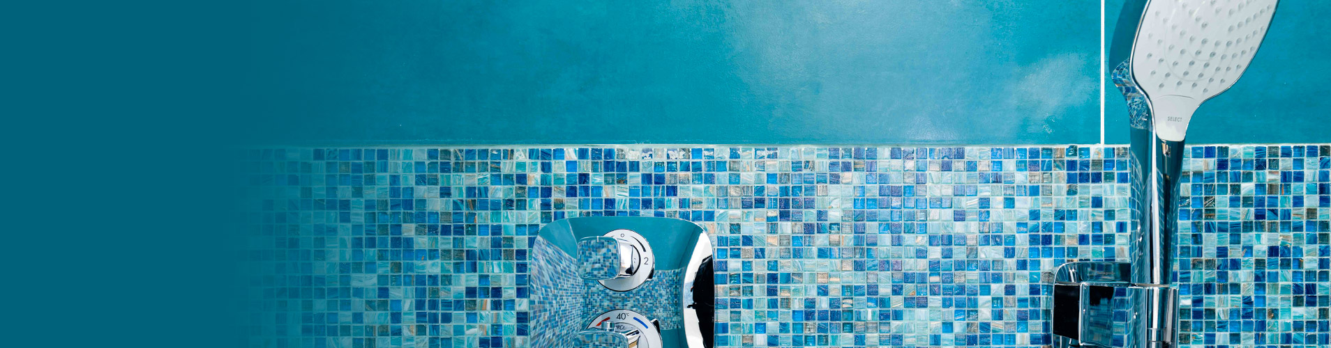 Détail d'une douche dans une salle de bain récemment rénovée